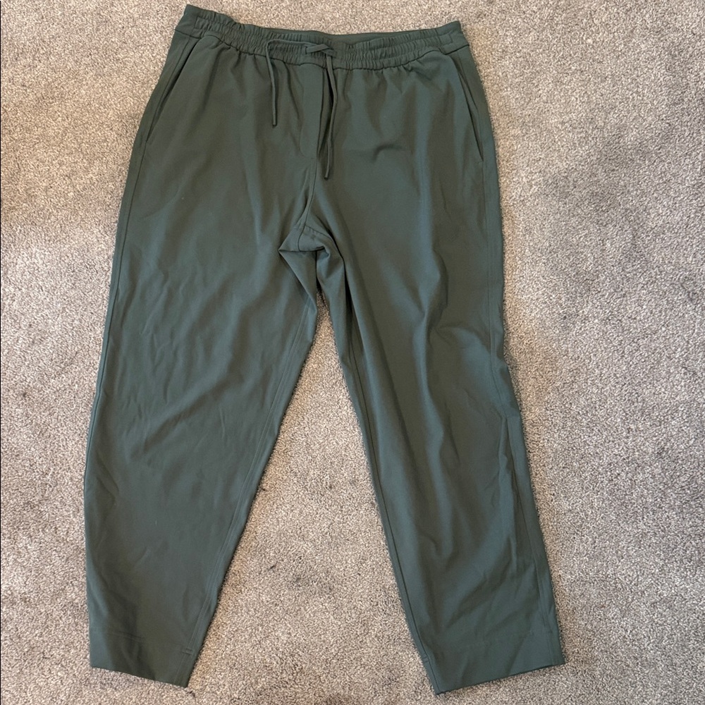 Size Large Lululemon Women’s pants